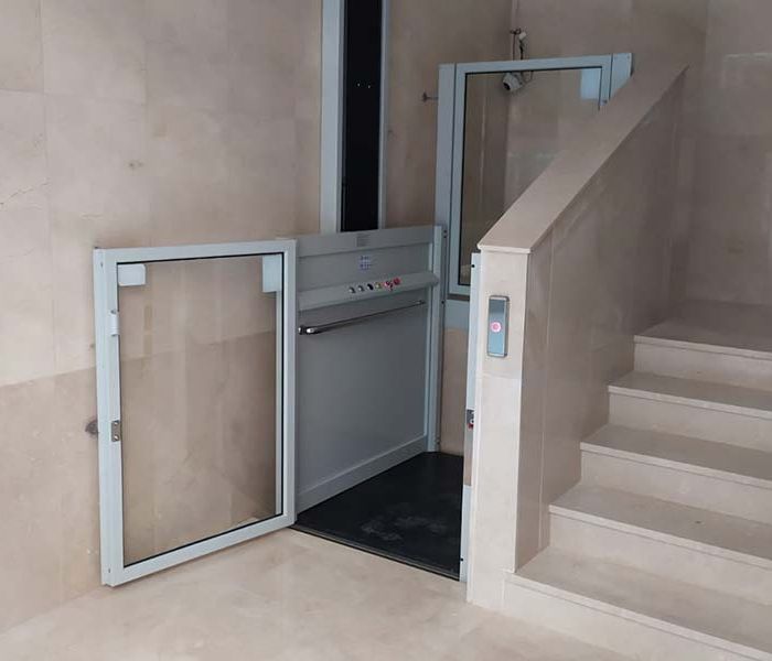 trabajo de instalacion de salvaescaleras